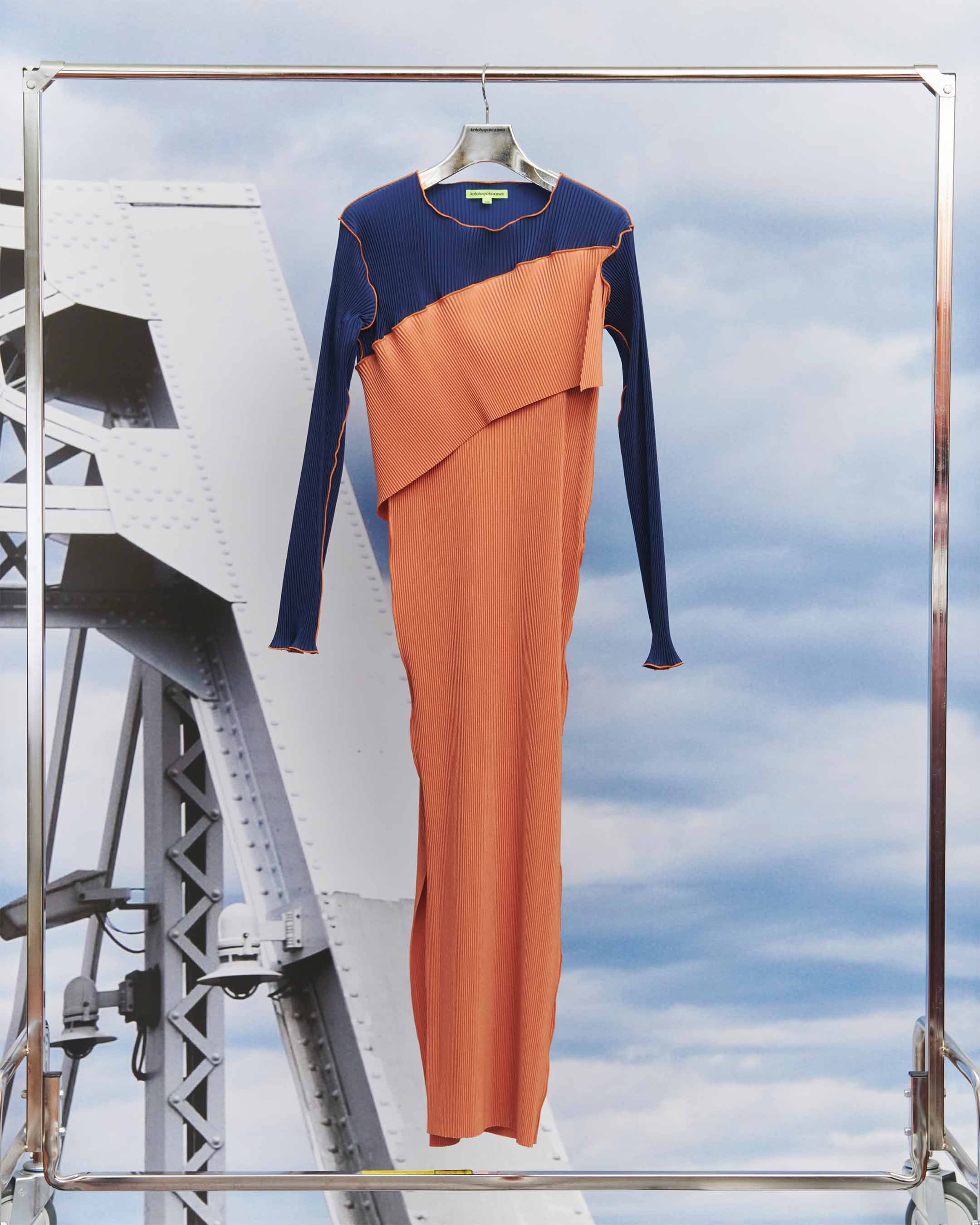 TDX5A-SPLD01〈SPIRAL WAVE LONG SLEEVE DRESS〉BROWN